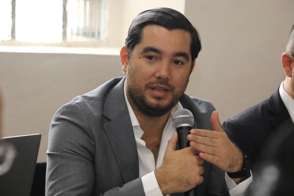 Octavio Pineda: El Gobierno construirá hospital hibrido en Roatán
